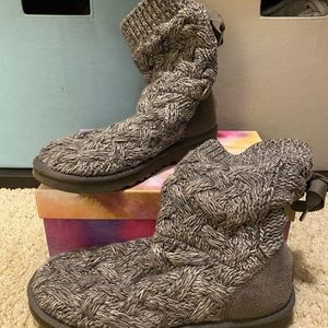 Tie-up Knit UGGS